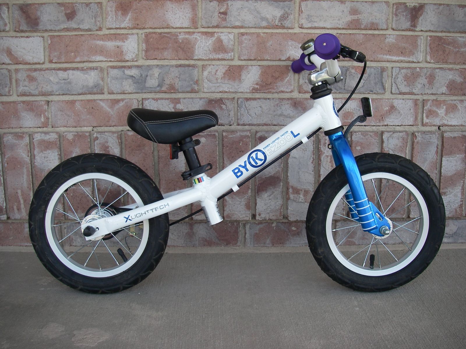 Like New, Kids 12" ByK E-200L  Aluminum Balance / Strider Bike, Pneumatic Air, White / Blue, 12 Inch