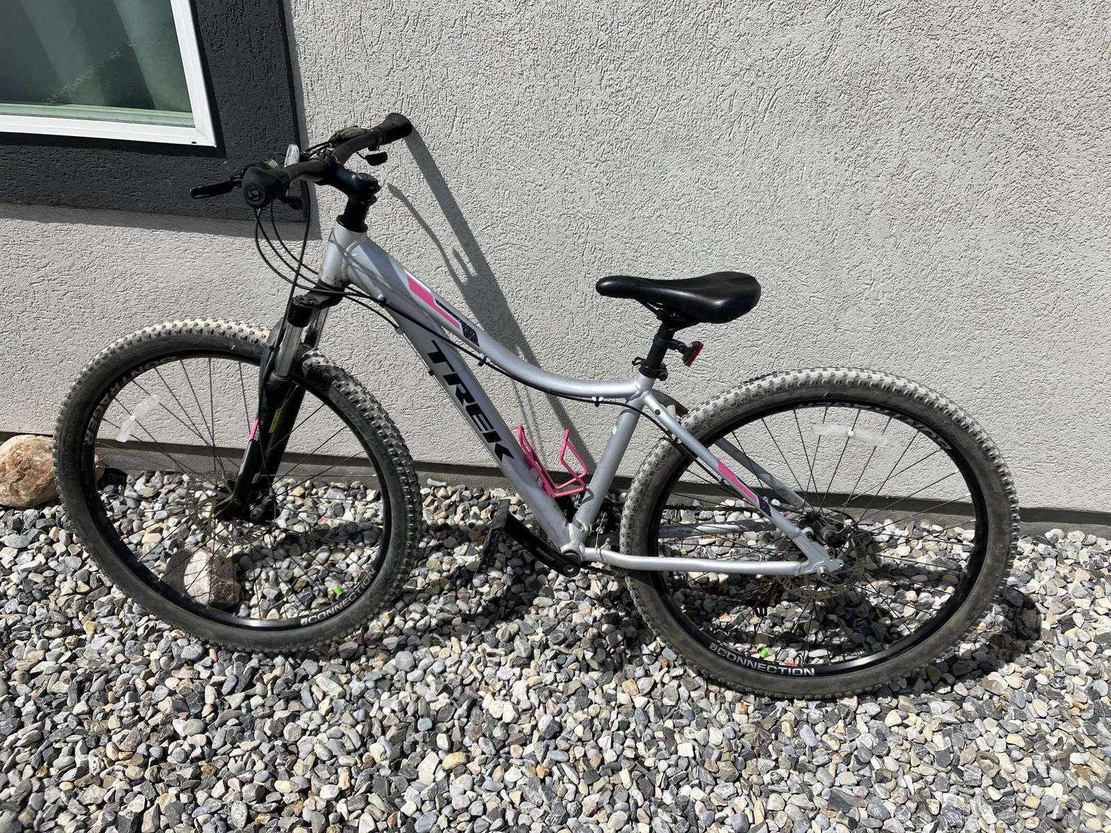 Trek Women's Hardtail Mountain Bike - Medium, 27.5" Wheels, Aluminum Frame
