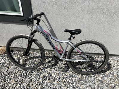 Trek Women's Hardtail Mountain Bike - Medium, 27.5" Wheels, Aluminum Frame
