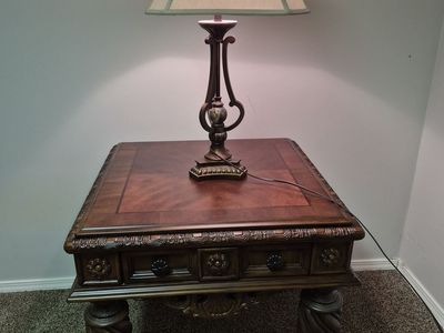 Coffee table, lamp combo. 30$