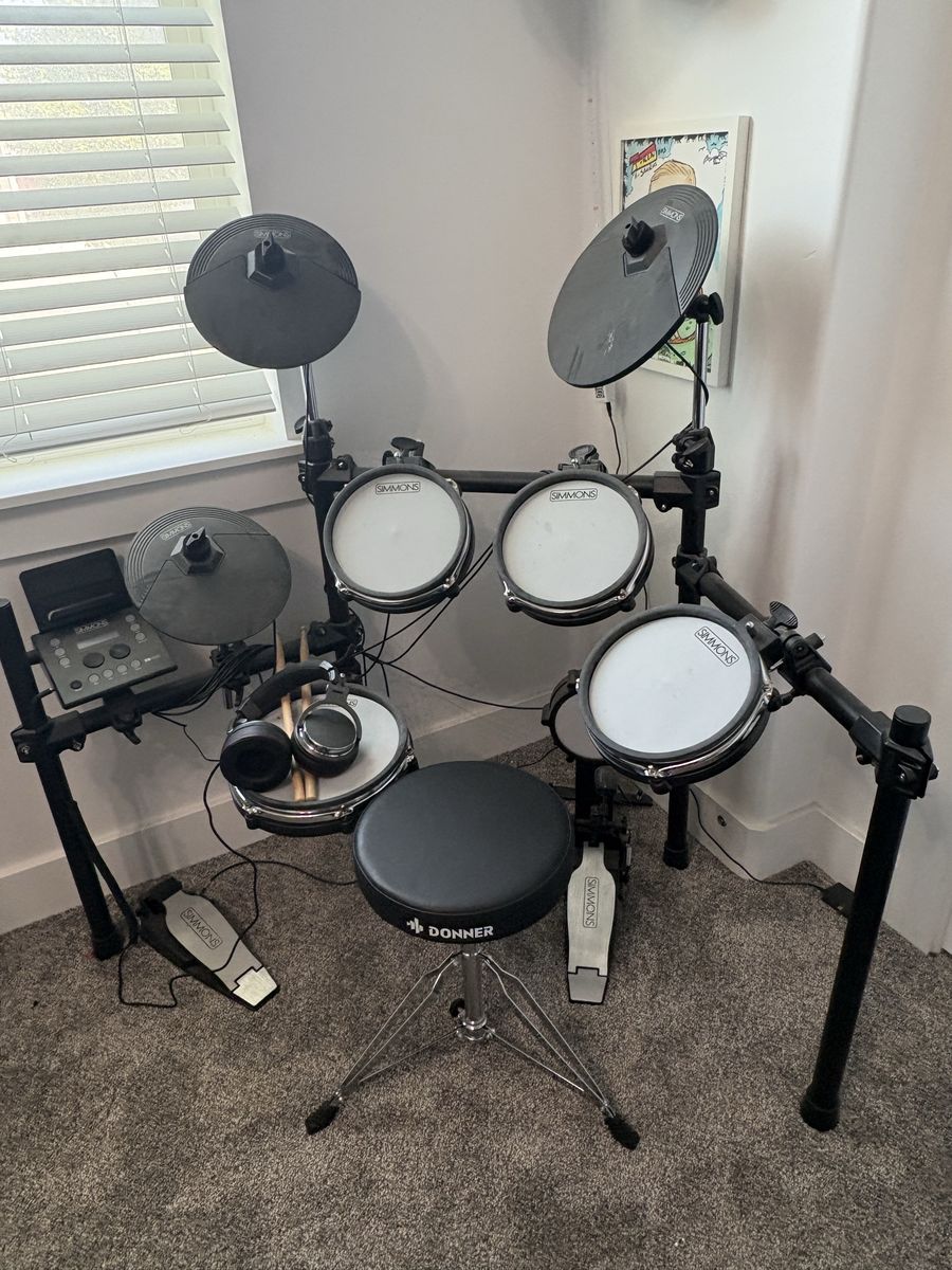 Simmons SD600 Electronic Drum Set with Mesh Heads, Pedals, Donner Throne & Headphones