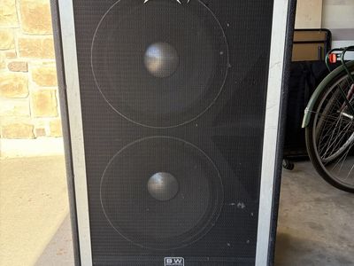 Peavey ValveKing has sold. Peavey 215 Bass cab with Black Widow Speakers still available