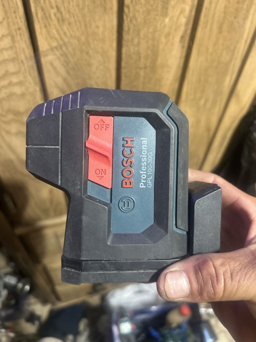 Bosch Professional GPL100-30G 2-Line Green-Beam Self-Leveling Laser Level, Good Condition