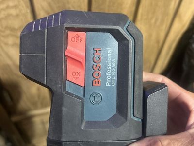 Bosch Professional GPL100-30G 2-Line Green-Beam Self-Leveling Laser Level, Good Condition