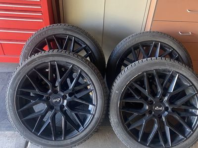 19” Niche M224 Gamma Gloss Black Wheels + Michelin CrossClimate 2 Tires — Set of 4