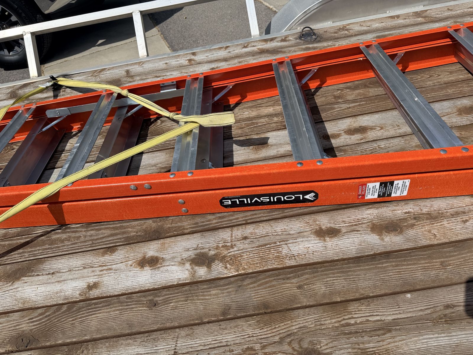 Louisville Ladder 12ft Type 1A Fiberglass Extension Ladder - 300lb Capacity, Excellent Condition