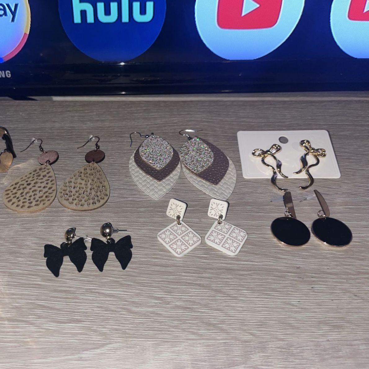 Cute jewelry earrings and bracelets