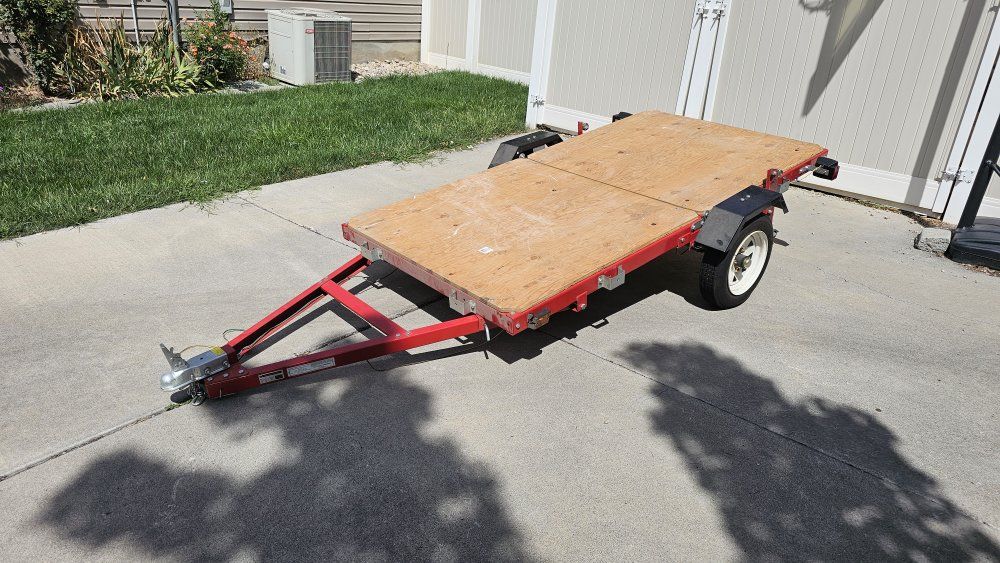 Utility Trailer FOLDABLE like NEW