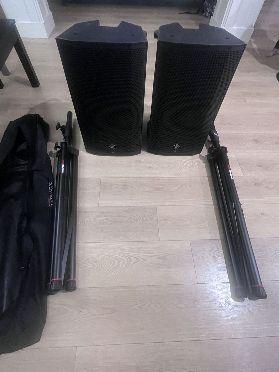Thump 12A Powered Speakers w/stands