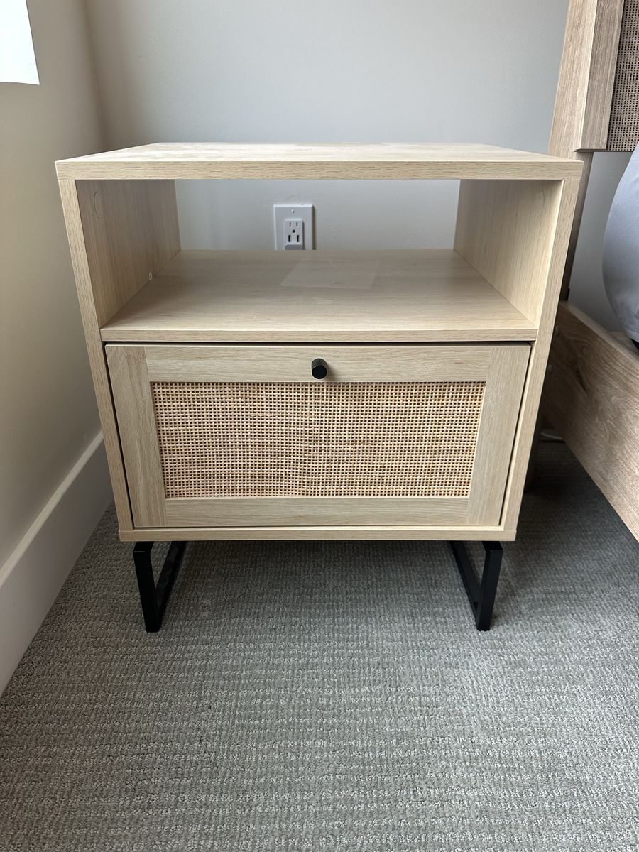 2 Matching Nighstands