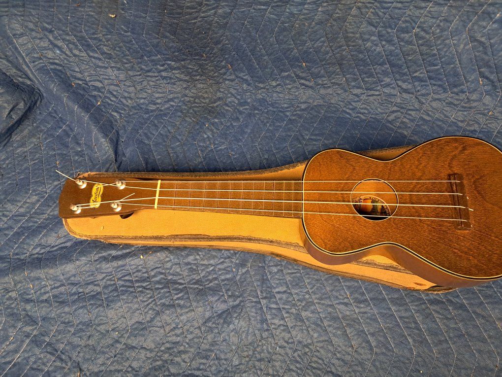 1930s Vintage Bruno Maxitone Ukulele Mahogany Body with carrier