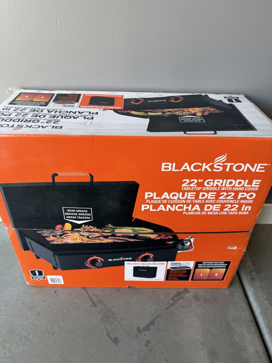 Blackstone 22” New- unopened-Griddle with Hard Cover and Carry Bag Bundle
