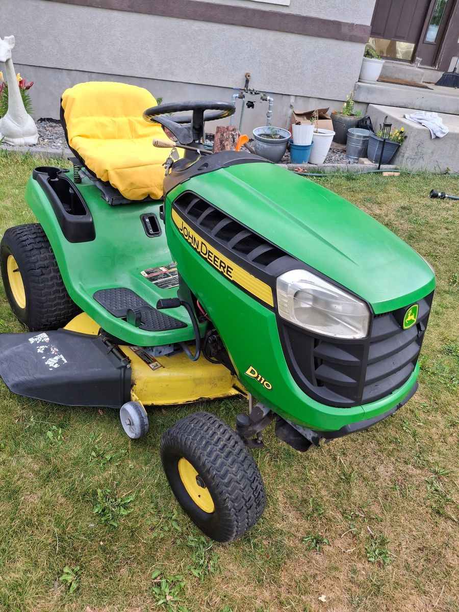 John Deere D110 Riding Lawn Mower - Used Tractor