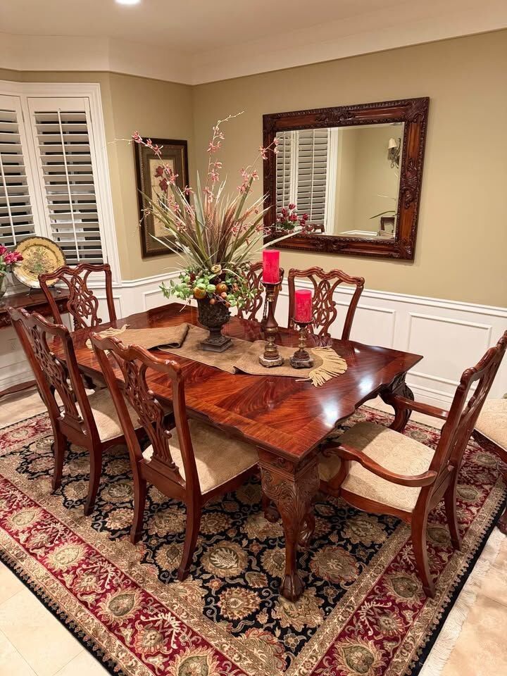 Elegant Traditional Hardwood Dining Table Set with 8 Carved Chairs, Polished Finish