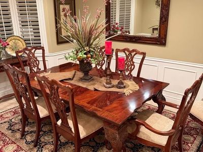 Elegant Traditional Hardwood Dining Table Set with 8 Carved Chairs, Polished Finish