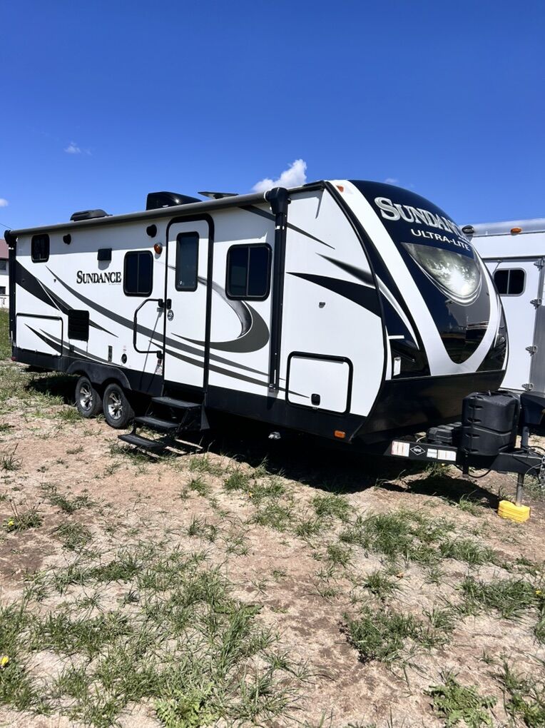 Like New Sundance Bunkbed Camper