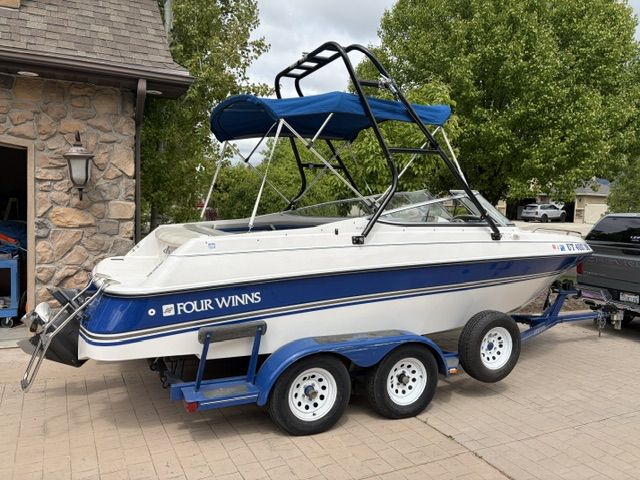 Four Winns Boat - 1994 Water ready