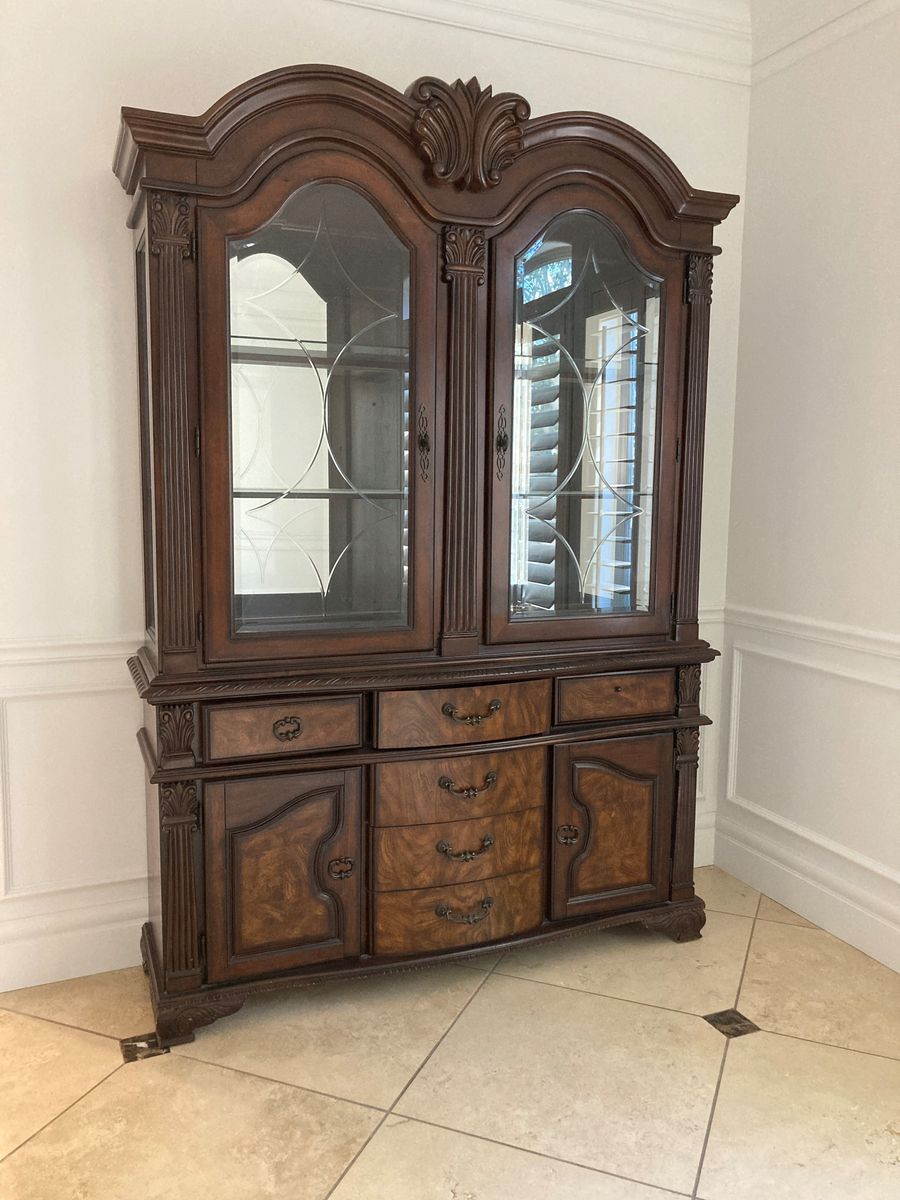 Elegant Traditional Dark Wood China Cabinet Hutch with Glass Doors & Drawers