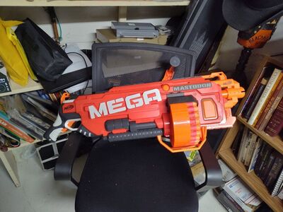 NERF MEGA MASTADON w/24 darts & batteries like new