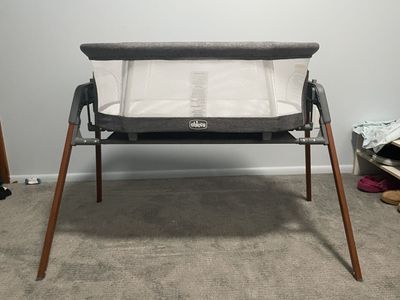 Chicco rocking bassinet