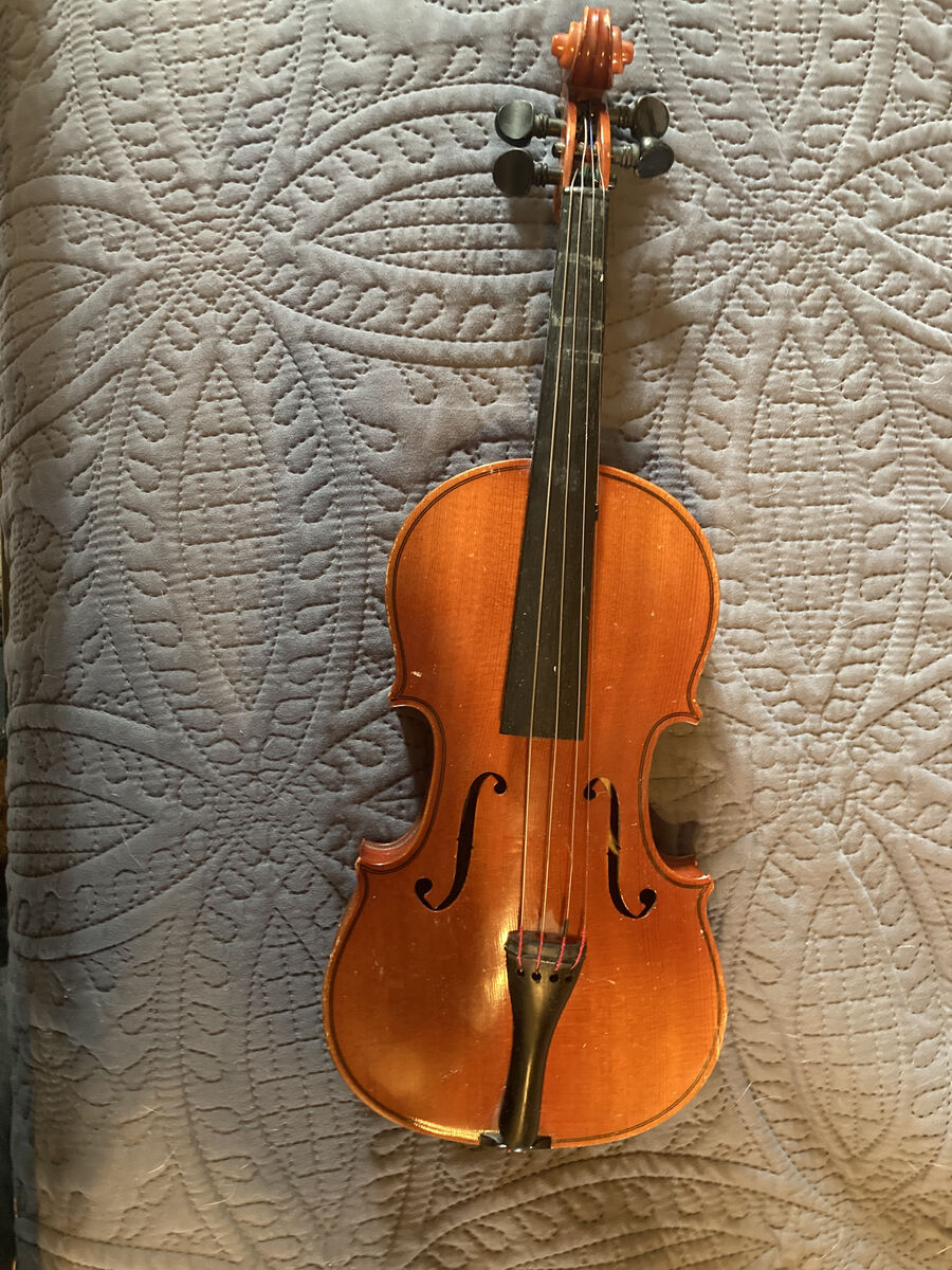 Suzuki 1/4 violin - no bridge or bow
