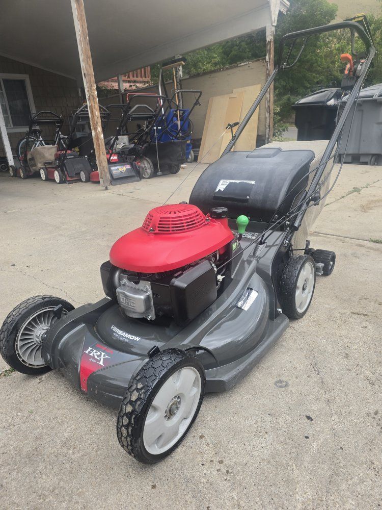 Honda HRX217 w striper lawnmower
