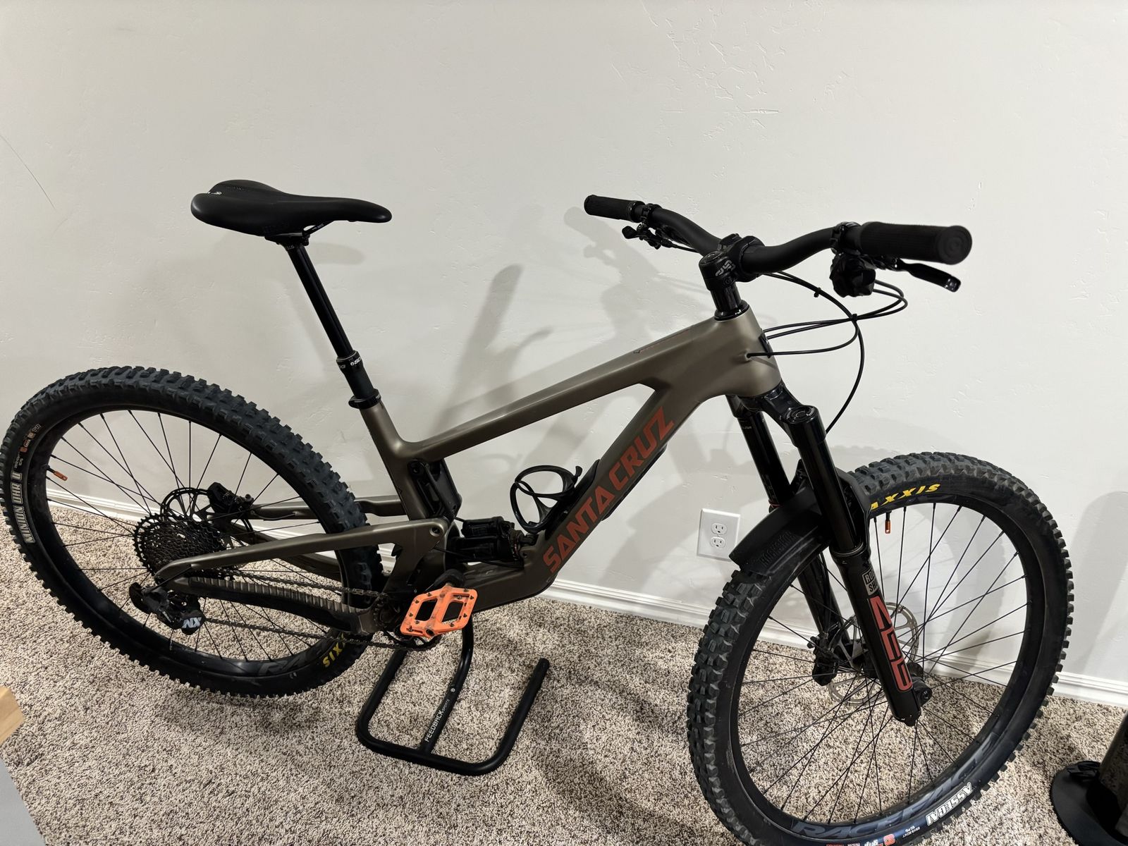 2023 Santa Cruz Megatower C Full Suspension Carbon Mountain Bike