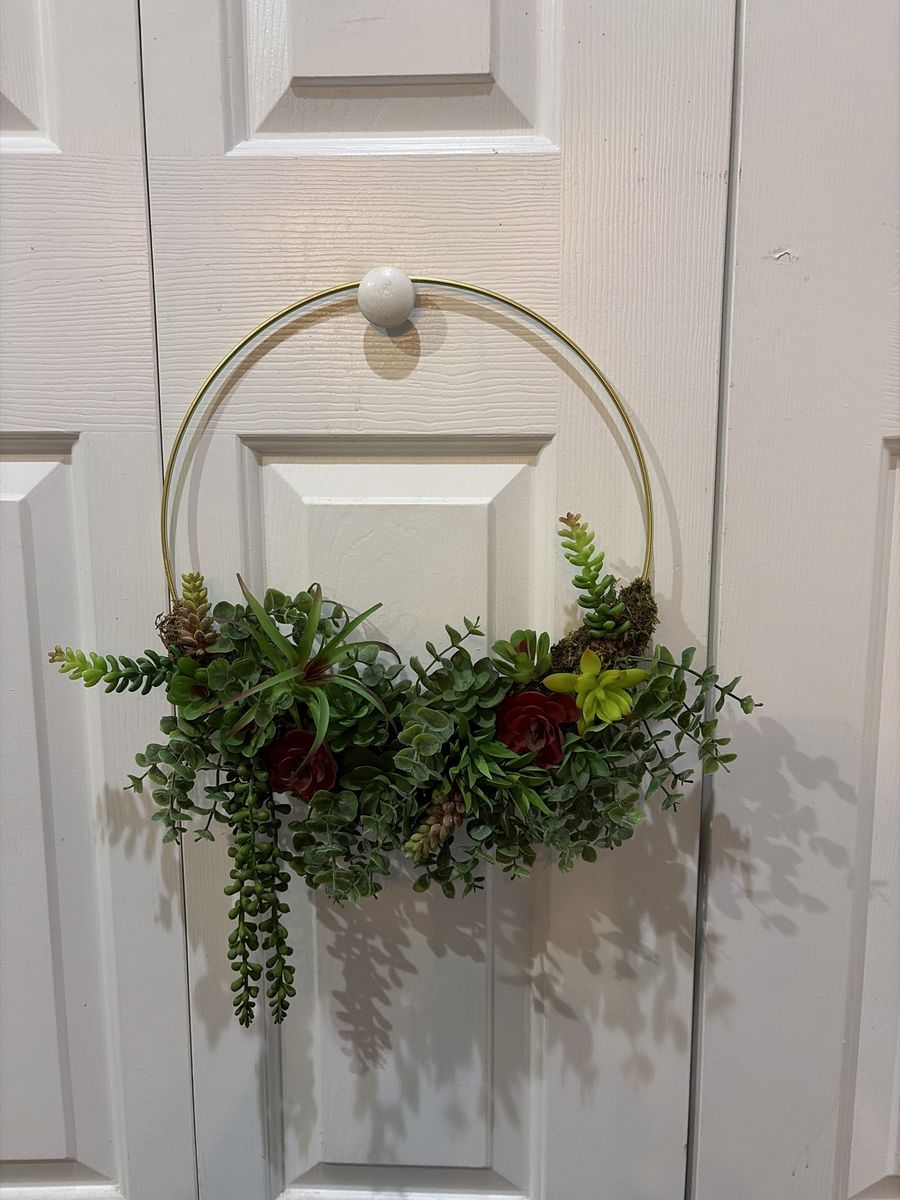 Beautiful Like New Faux Succulant Wreath