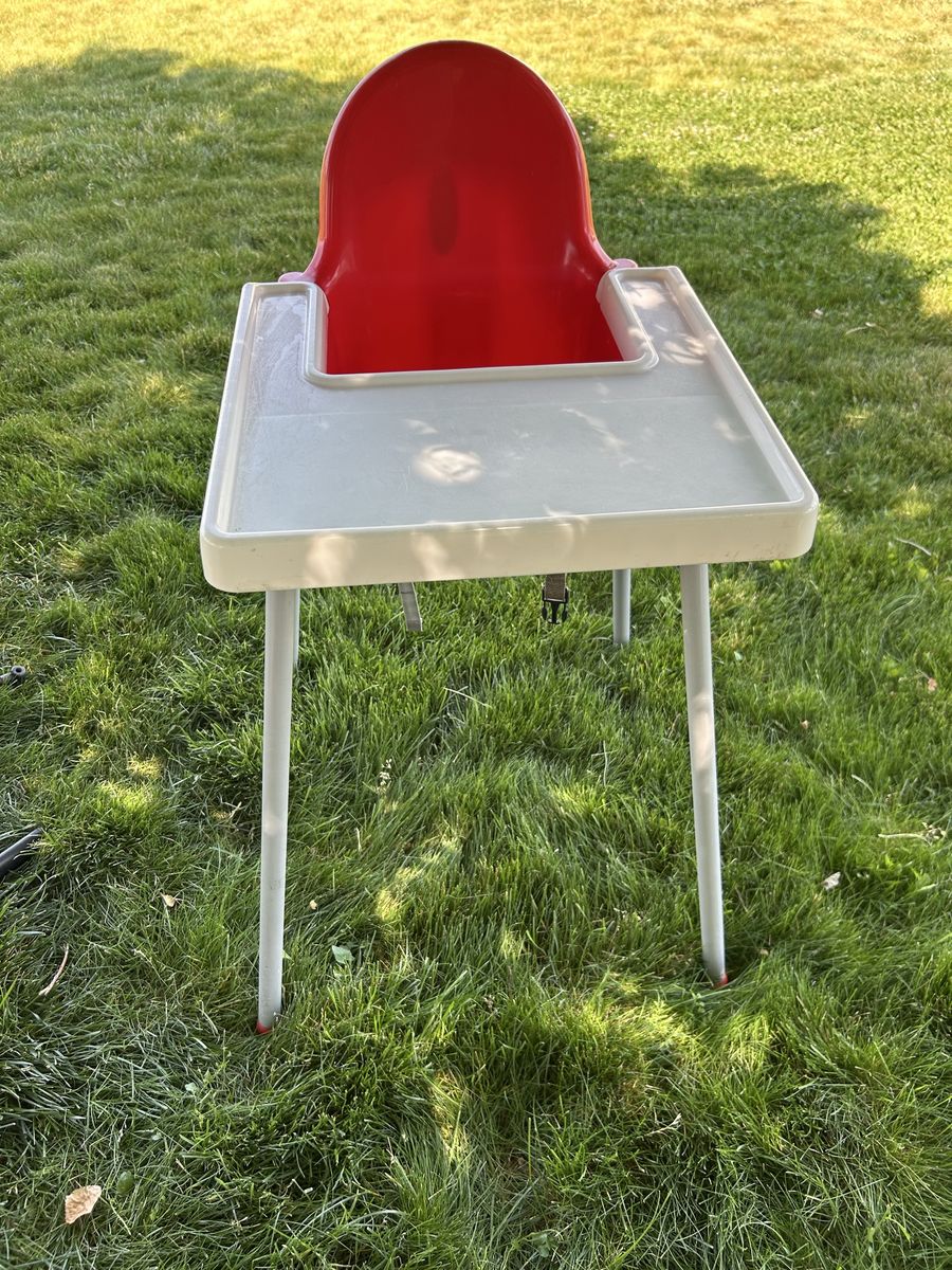 Minimalist high chair