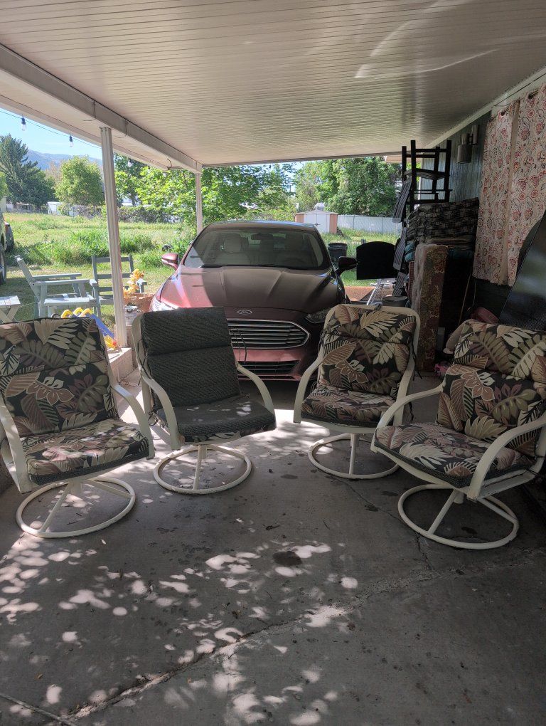 4 patio chairs