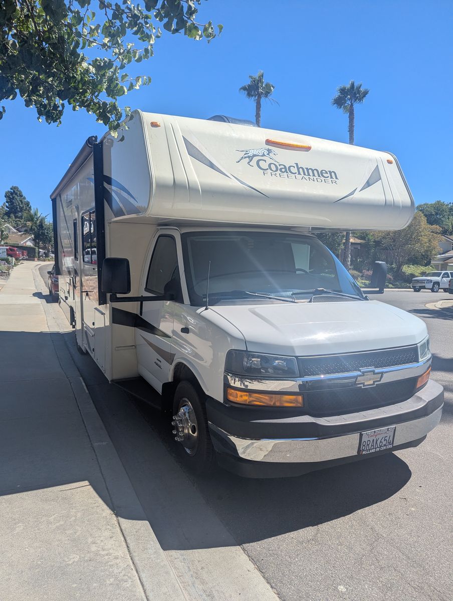 2020 Coachmen Freelander 26DS – Great Condition, Low Miles!