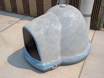 Large Igloo Dog House - Durable Outdoor Pet Shelter, Weather-Resistant