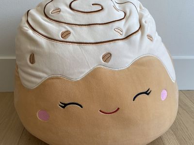 Squishmallows "Chanel" Cinnamon Roll