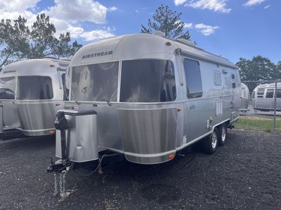 Ready to take on the open road in an American Classic?! 🤩🤩
