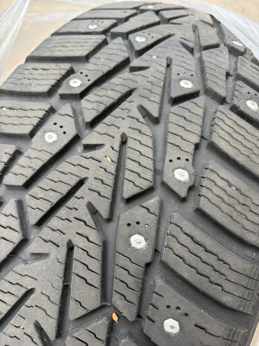 Full Set of 4 Nordman 7 Studded tires 215/60/R17 Subaru