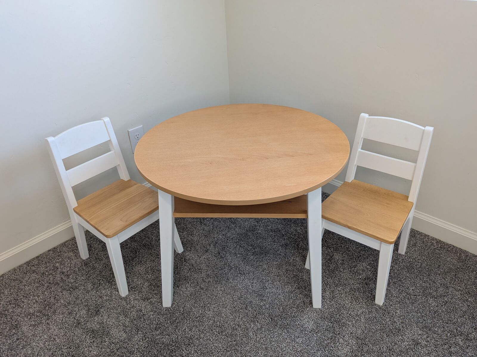 Childrens' Table with 2 Chairs
