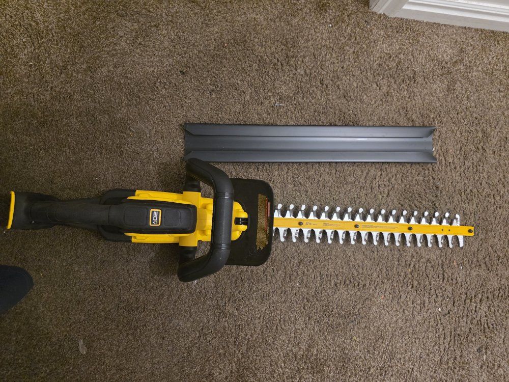 DeWalt 20V MAX 22 in.  Battery Powered Hedge Trimmer (Tool Only)
