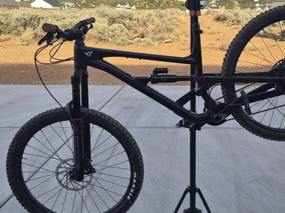 XL 2023 YT Capra Core 1