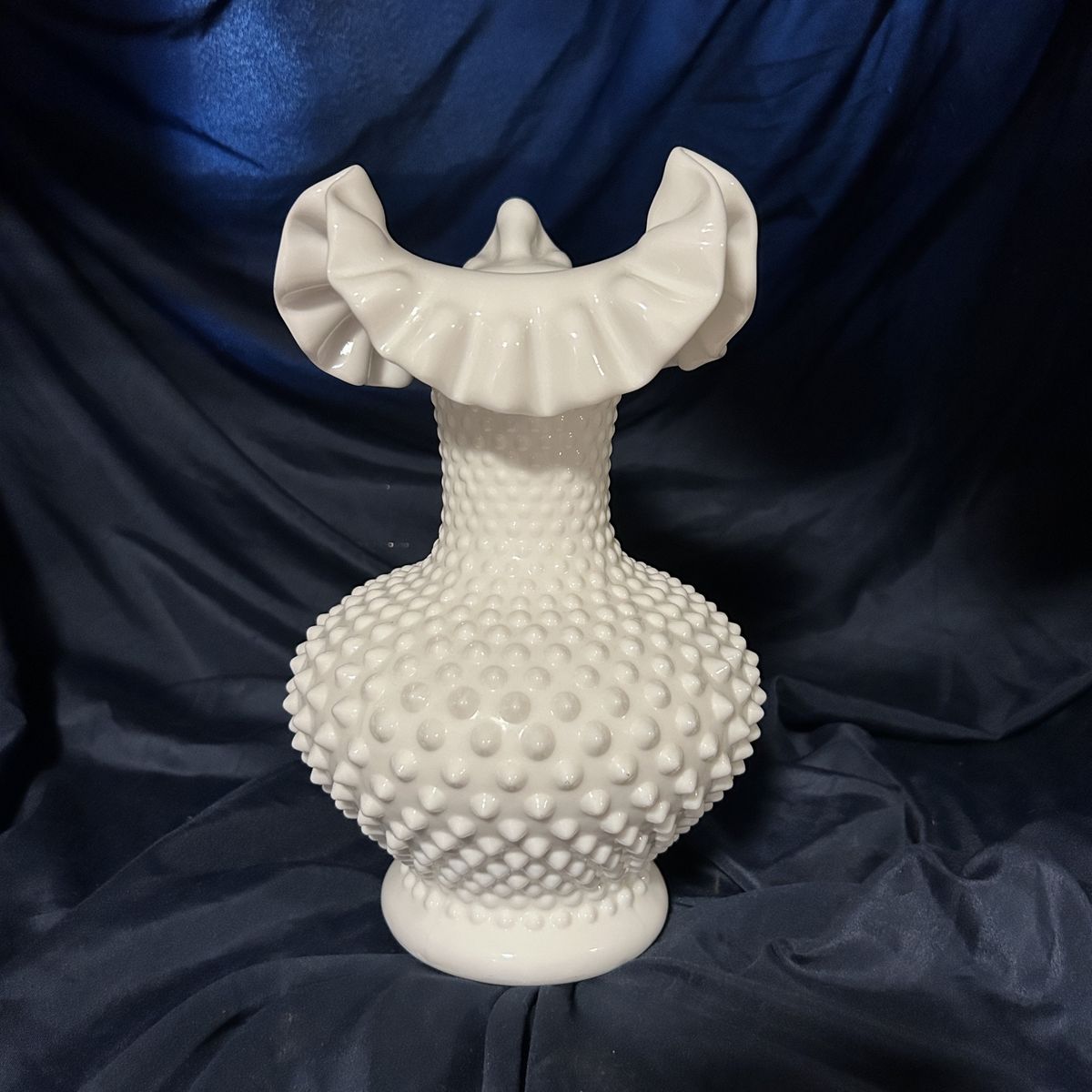 Vintage Fenton White Milk Glass Hobnail Ruffled Edge VASE, Home Decor, Excellent Like-New Condition