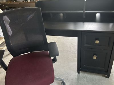Black Desk and fine office chair