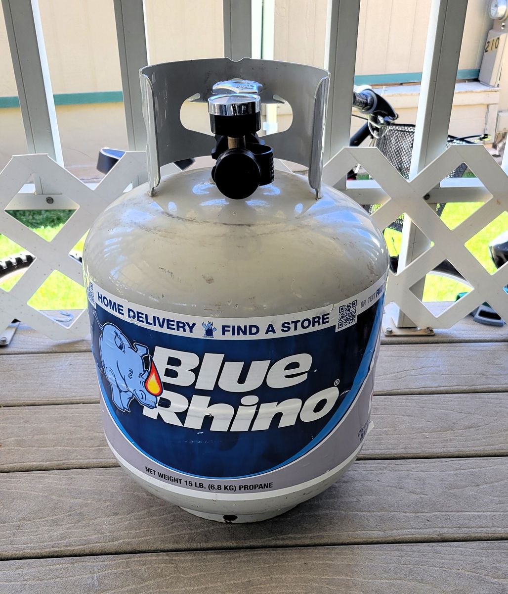 Blue Rhino 15 LB Propane Tank with Gauge - Nearly Full