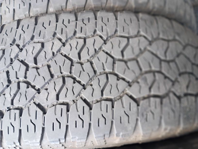 Set 275/65R20