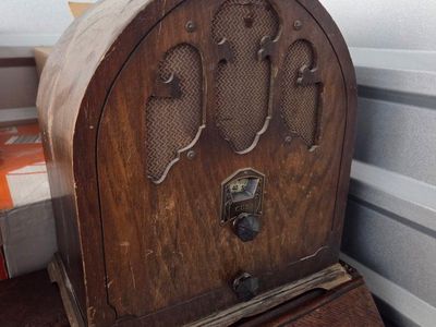 Vintage "Cub" Wooden Tube Radio - Antique Collectible, Untested Condition