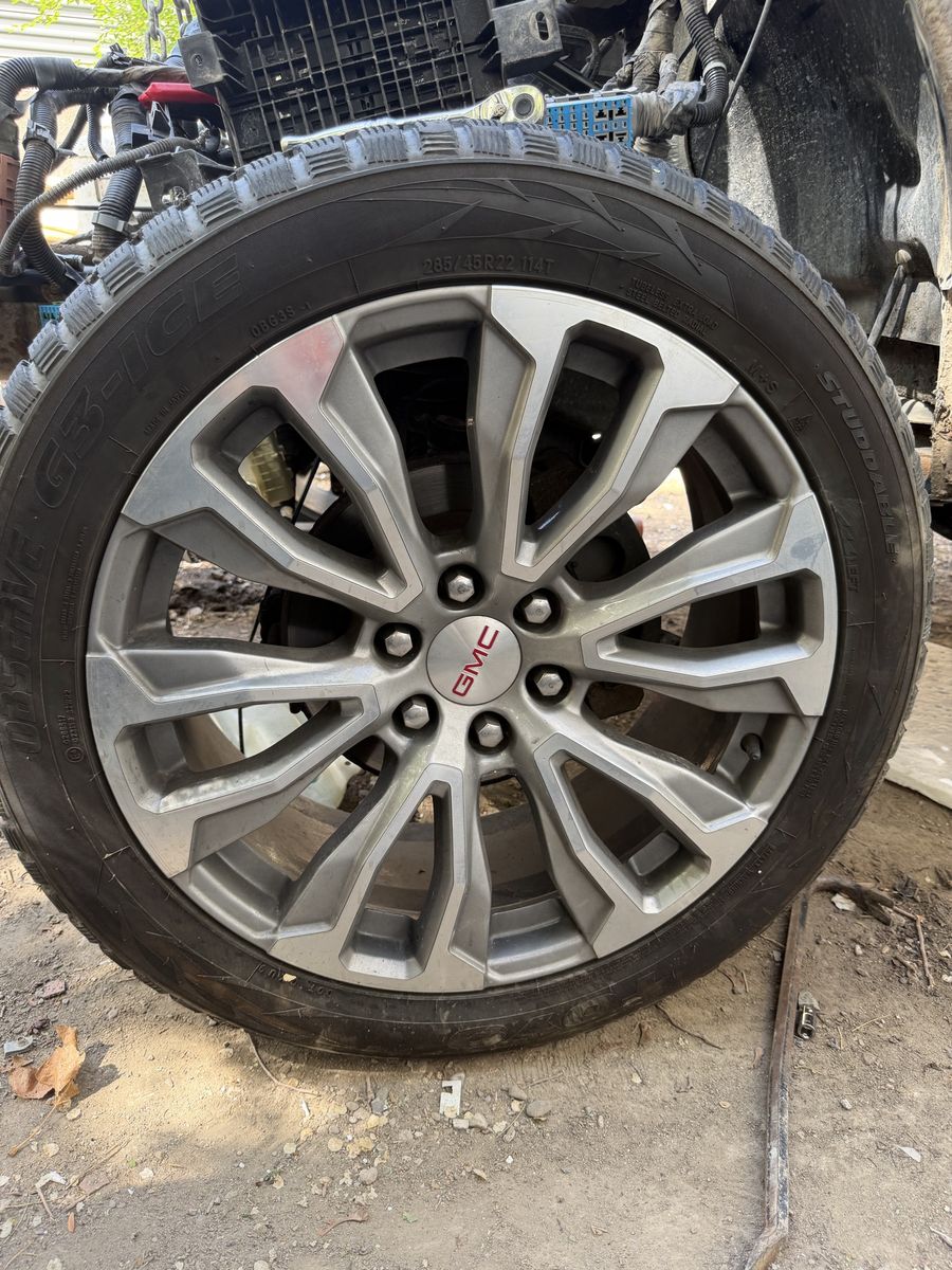 22s gmc sierra Denali wheels