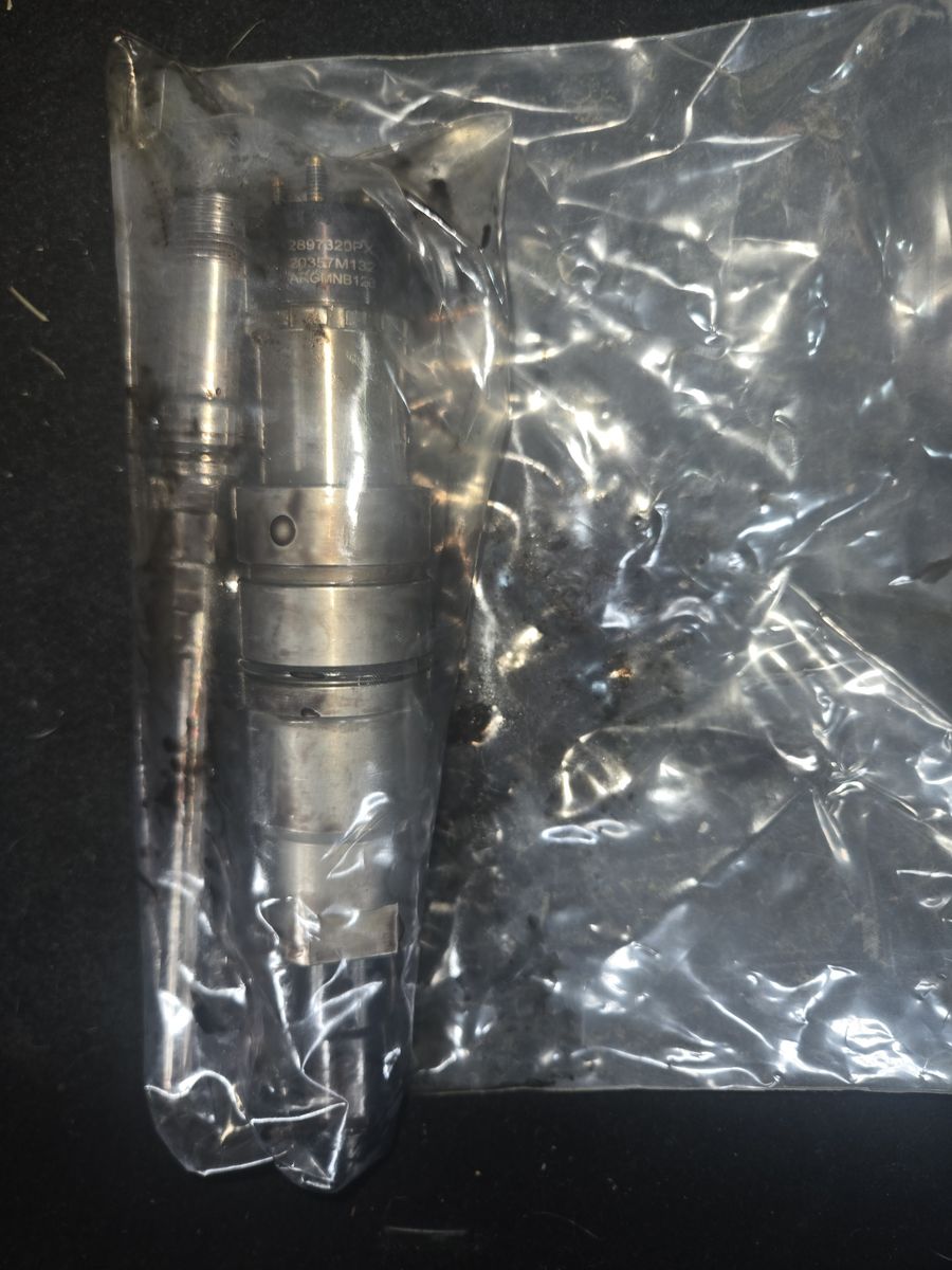 Cummins isx 15 injectors part #2897320PX