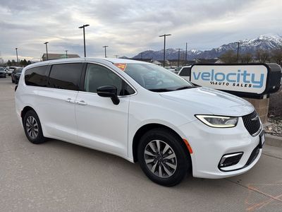 2024 Chrysler Pacifica Plug-In Hybrid Select