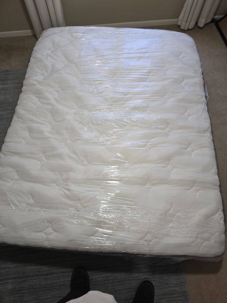 brand new never used 10" Hybrid Queen mattress medium firmness