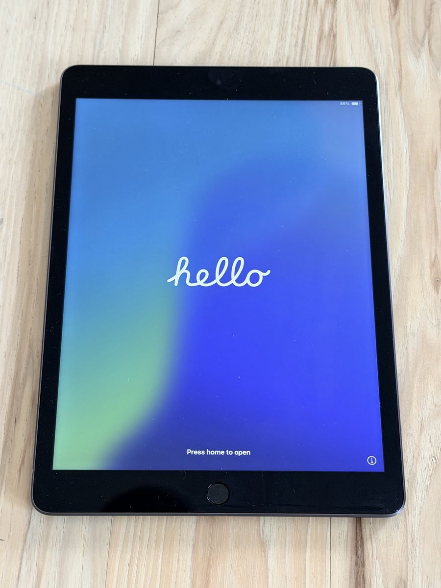 Apple iPad 9th Generation – 64GB Wi-Fi – Space Gray – Excellent Condition