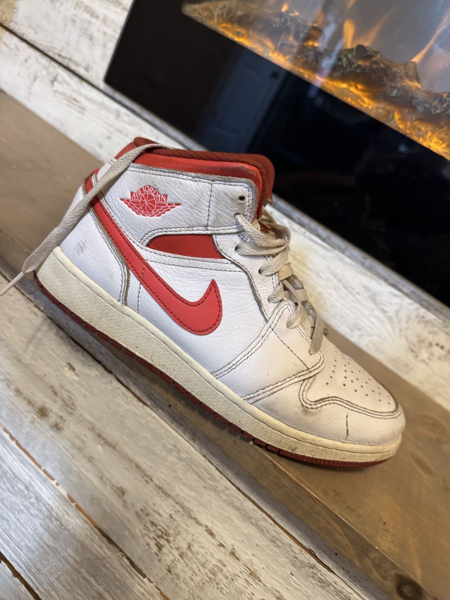 Air Jordan 1 Mid SE “Dune Red” – Youth Size 7