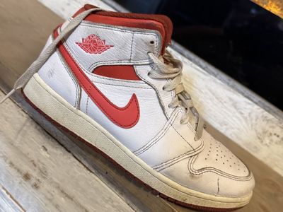 Air Jordan 1 Mid SE “Dune Red” – Youth Size 7